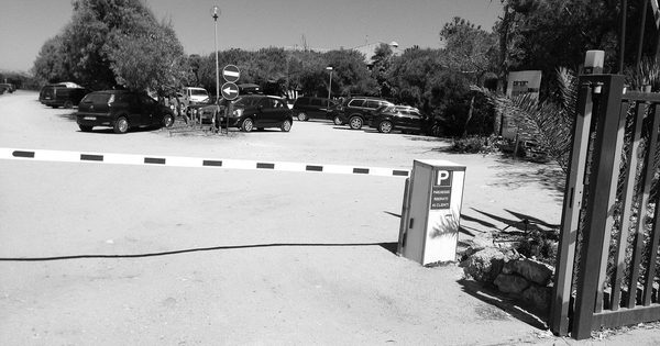 Automatic barrier gate controlling a campground parking entrance